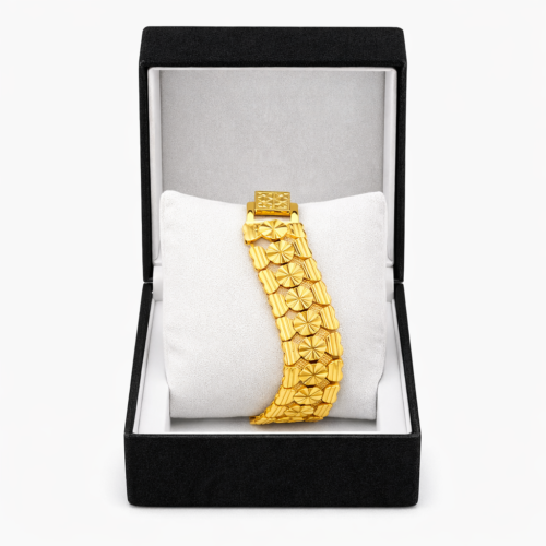 ChatGPT Image Dec 16, 2025, 02_18_52 PM سوار ذهبي فاخر بنقشة الأقراص الملكية