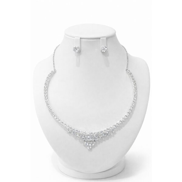 طقم عقد وأقراط كريستال فضي أنيق