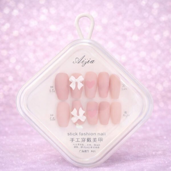 أظافر لاصقة وردية مات بتصميم القلوب والفيونكة