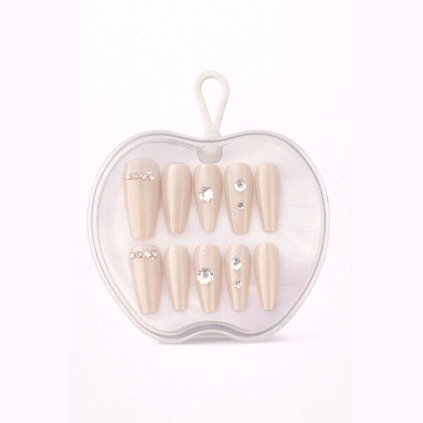 ChatGPT Image Dec 20, 2025, 05_32_35 PM طقم مجوهرات فضي فاخر بتصميم ملكي