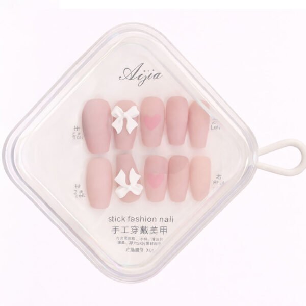 أظافر لاصقة وردية مات بتصميم القلوب والفيونكة