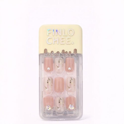 أظافر تركيب فاخرة بنقشة الزهور والكريستال