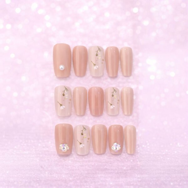 أظافر تركيب فاخرة بنقشة الزهور والكريستال